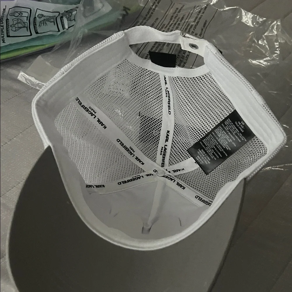 NWT unisex Karl Lagerfeld Logo Embroidered
Trucker Hat - Picture 15 of 16